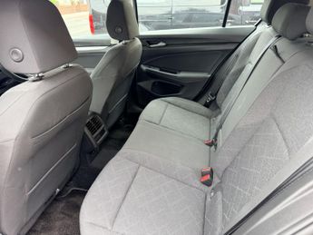 VOLKSWAGEN GOLF 1.5 eTSI MHEV Life