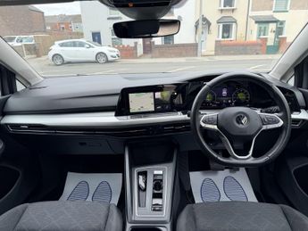 VOLKSWAGEN GOLF 1.5 eTSI MHEV Life