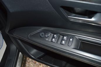 PEUGEOT 3008 1.5 BlueHDi GT Line Premium