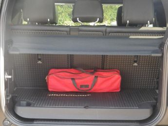 LAND ROVER DEFENDER 90 3.0 D250 MHEV X-Dynamic SE