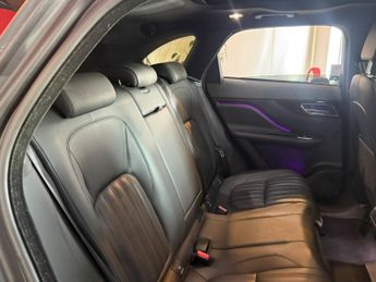 JAGUAR F-PACE 2.0 D180 Portfolio