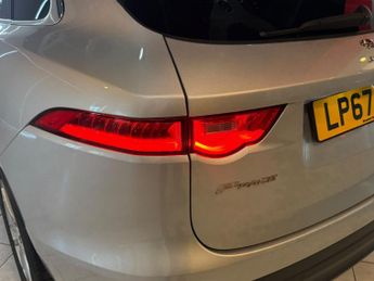 JAGUAR F-PACE 2.0 D180 Portfolio