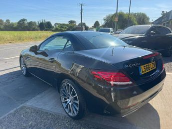 MERCEDES-BENZ SLC 2.1 SLC250d AMG Line