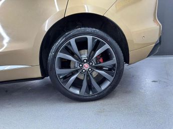 JAGUAR F-PACE 3.0 D300 V6 First Edition Auto AWD Euro 6 (s/s) 5dr