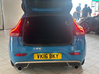 VOLVO V40 2.0 R-Design D2