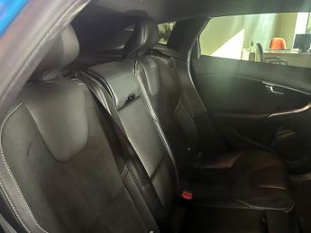 VOLVO V40 2.0 R-Design D2