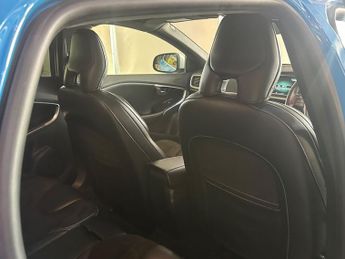 VOLVO V40 2.0 R-Design D2