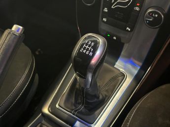 VOLVO V40 2.0 R-Design D2