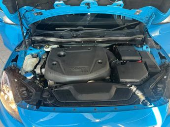 VOLVO V40 2.0 R-Design D2