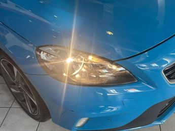 VOLVO V40 2.0 R-Design D2
