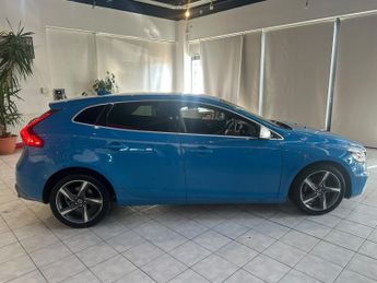VOLVO V40 2.0 R-Design D2