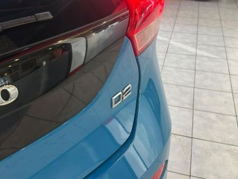 VOLVO V40 2.0 R-Design D2
