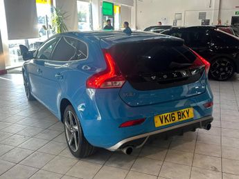 VOLVO V40 2.0 R-Design D2