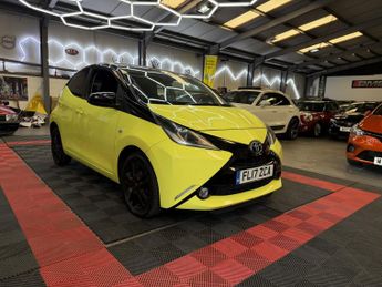 Toyota AYGO 1.0 VVT-i x-cite 3 Yellow Bi-Tone