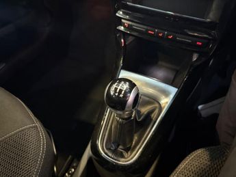DS AUTOMOBILES DS 3 1.2 PureTech Connected Chic