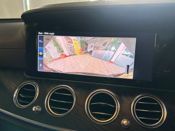 MERCEDES-BENZ E CLASS 2.0 E220d AMG Line