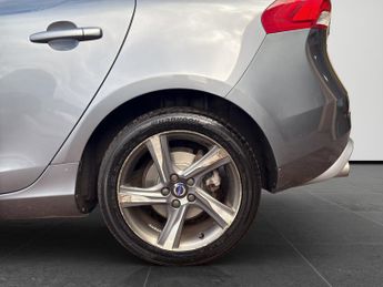 VOLVO V40 2.0 R-Design Lux Nav D3