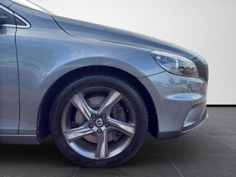 VOLVO V40 2.0 R-Design Lux Nav D3