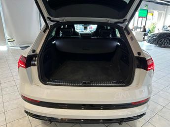 AUDI E-TRON 55 Vorsprung