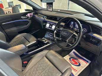 AUDI E-TRON 55 Vorsprung