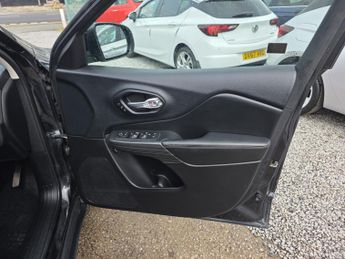 JEEP CHEROKEE 2.2 Cherokee 2.2 Mjii 200hp Limited 4wd 9 Spd Auto