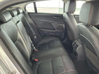 JAGUAR XE 2.0d Prestige Euro 6 (s/s) 4dr