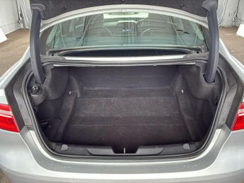 JAGUAR XE 2.0d Prestige Euro 6 (s/s) 4dr