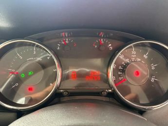 PEUGEOT 3008 1.6 e-HDi Active