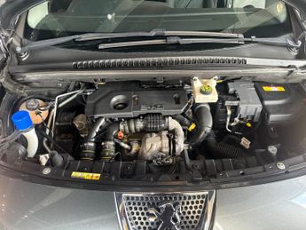PEUGEOT 3008 1.6 e-HDi Active