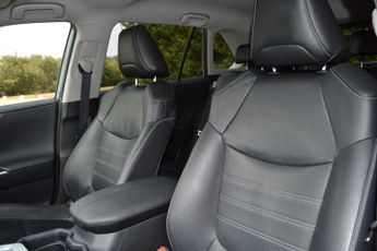 TOYOTA RAV4 2.5 VVT-h Excel