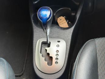 TOYOTA YARIS 1.5 VVT-h T Spirit CVT Euro 5 5dr