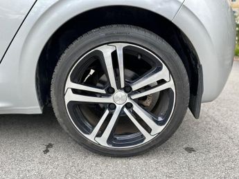 PEUGEOT 208 1.2 PureTech GPF GT Line EAT Euro 6 (s/s) 5dr