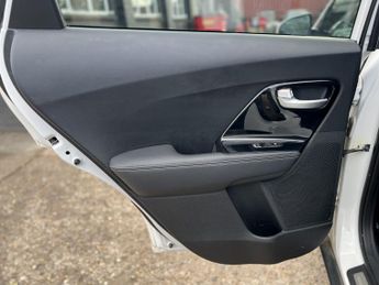 KIA NIRO 1.6 GDi 4
