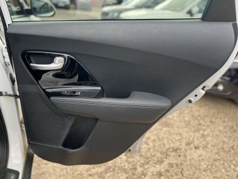 KIA NIRO 1.6 GDi 4