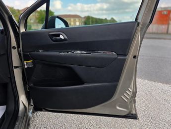 PEUGEOT 3008 1.6 HDi Active