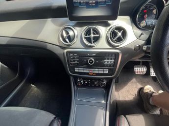 MERCEDES-BENZ GLA 1.6 GLA200 AMG Line