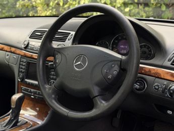 MERCEDES-BENZ E CLASS 2.6 E240 Elegance