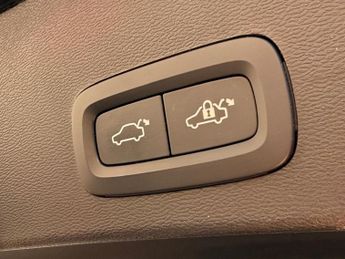 VOLVO XC40 1.5 Plus T4 (211 hp) Auto