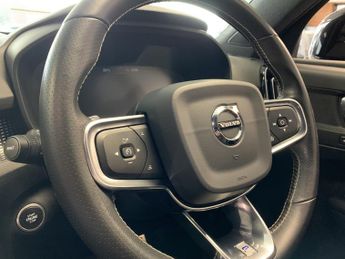 VOLVO XC40 2.0 R-Design Pro D4 AWD