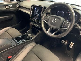 VOLVO XC40 2.0 R-Design Pro D4 AWD