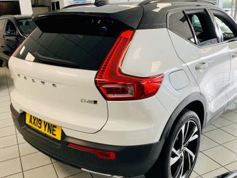 VOLVO XC40 2.0 R-Design Pro D4 AWD
