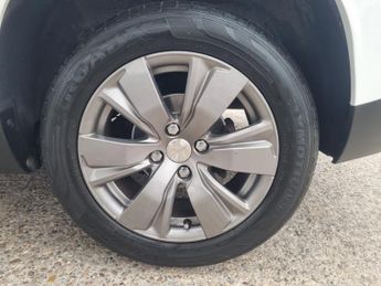 PEUGEOT 2008 1.2 PureTech Active