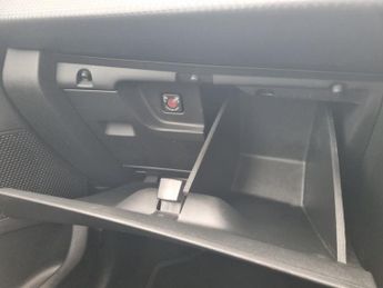 PEUGEOT 2008 1.2 PureTech Active