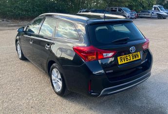 TOYOTA AURIS 1.8 VVT-h Excel