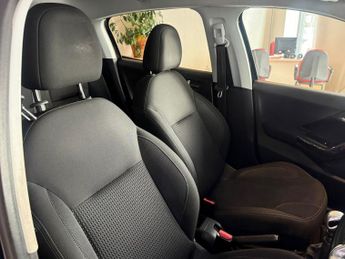 PEUGEOT 208 1.5 BlueHDi Tech Edition