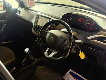 PEUGEOT 208 1.5 BlueHDi Tech Edition