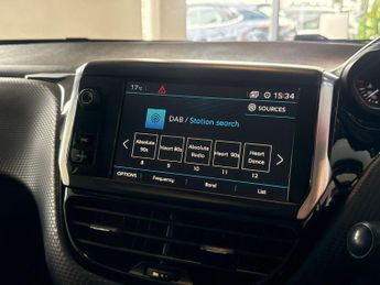 PEUGEOT 208 1.5 BlueHDi Tech Edition