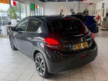 PEUGEOT 208 1.5 BlueHDi Tech Edition