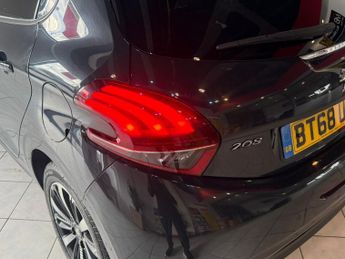 PEUGEOT 208 1.5 BlueHDi Tech Edition