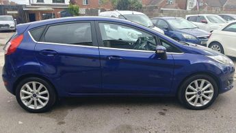 FORD FOCUS 1.6 Zetec 5dr